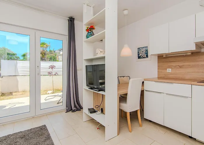With Parking Space - 24652 Appartamento Vir