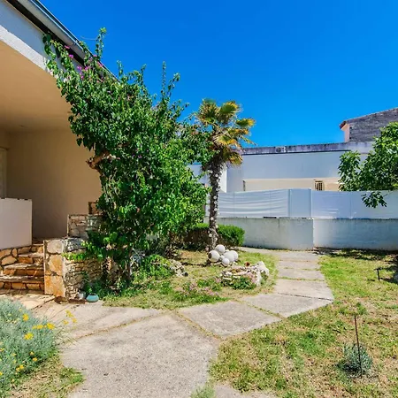 With Parking Space - 24652 Apartman *