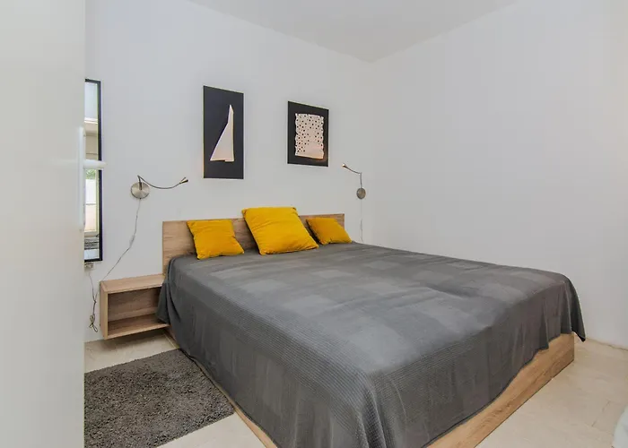 With Parking Space - 24652 Appartement Vir